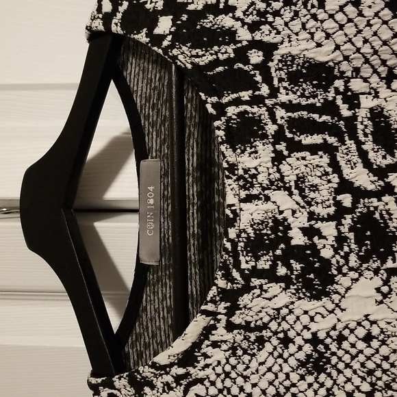 Black and white animal print top - Picture 3 of 4